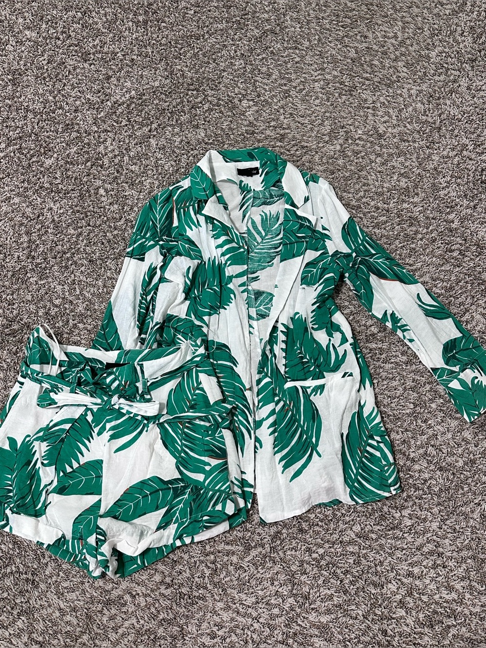Akaiv tropical short set